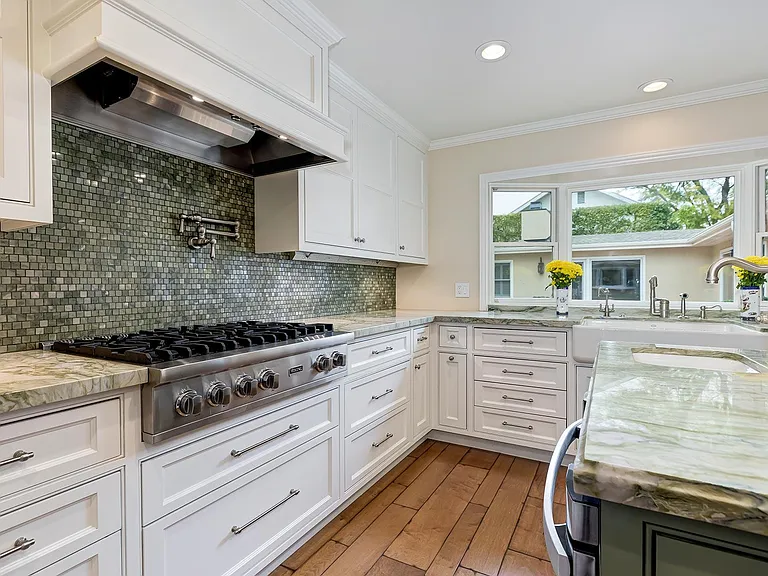 4211 Toluca Lake Ave — Photo 17