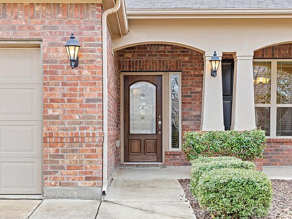 5th image of 1624 Medina Ln