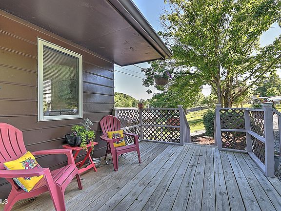 4th image of 329 Westfield Dr