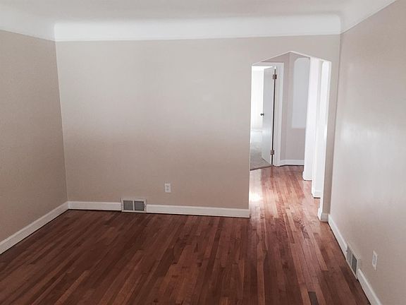 5th image of 8013 Winona Ave