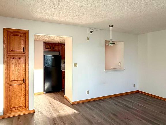 4th image of 220 Broadway Ave S APT 911