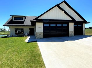 226 E Blue Bell Dr, Brookings, SD 57006