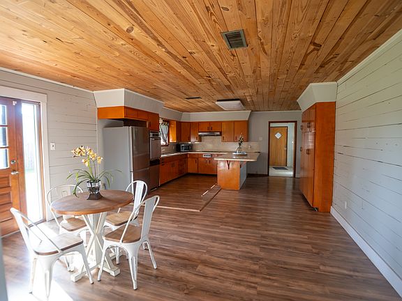 Open kitchen and dining area great for entertaining