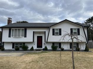 70 Bourne Rd, Plymouth, MA 02360