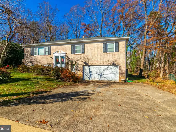 16039 Fairway Dr, Dumfries, VA 22025
