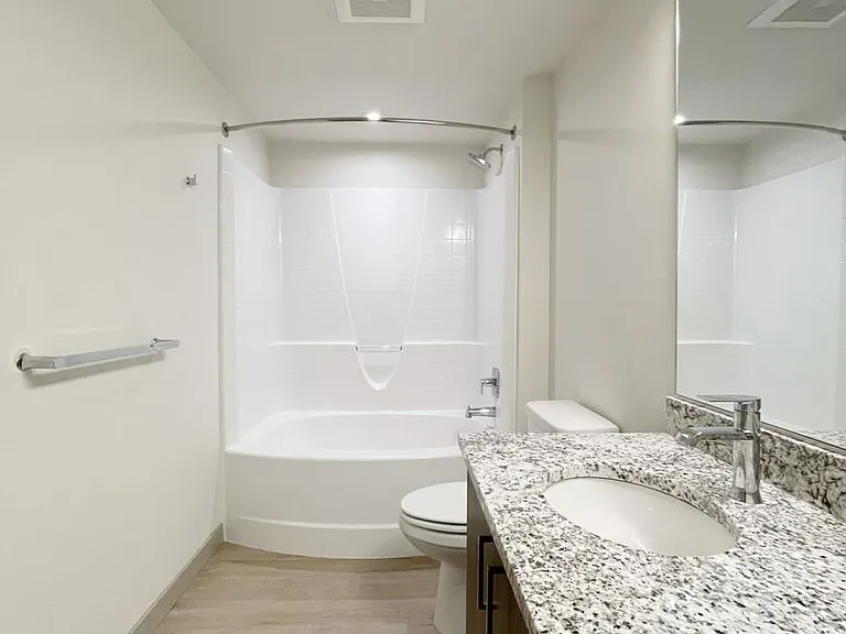 Lexington Apartments — Photo 41