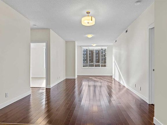 3rd image of 16 SE Varsity Estates Cir NW #310
