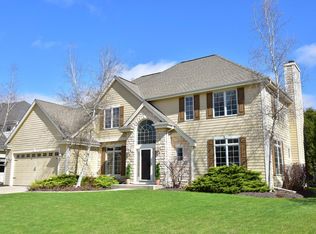 452 Bobolink Ave, Grafton, WI 53024