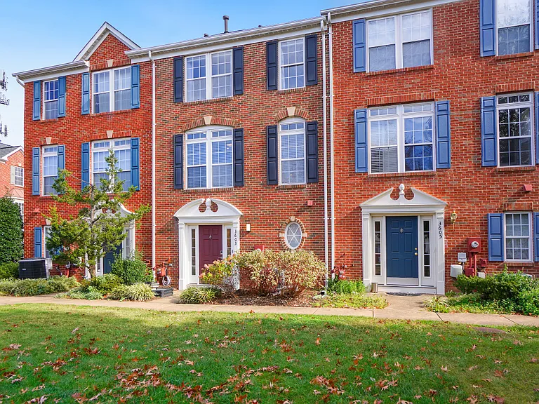 3603 Madison Ln — Photo 2