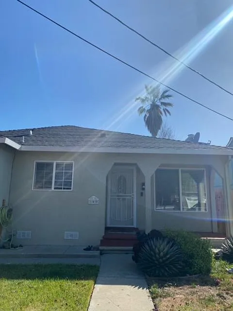 140 Wisteria Dr photo 1