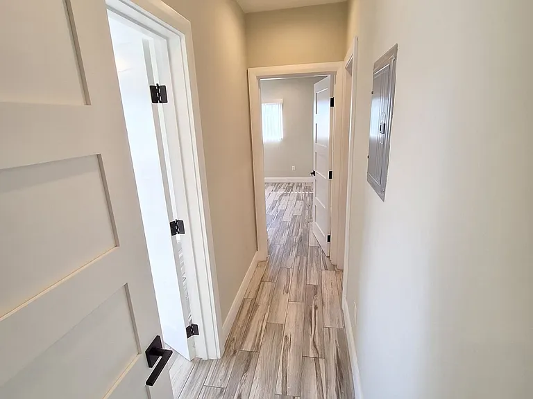 13611 Vanowen St #15 — Photo 22
