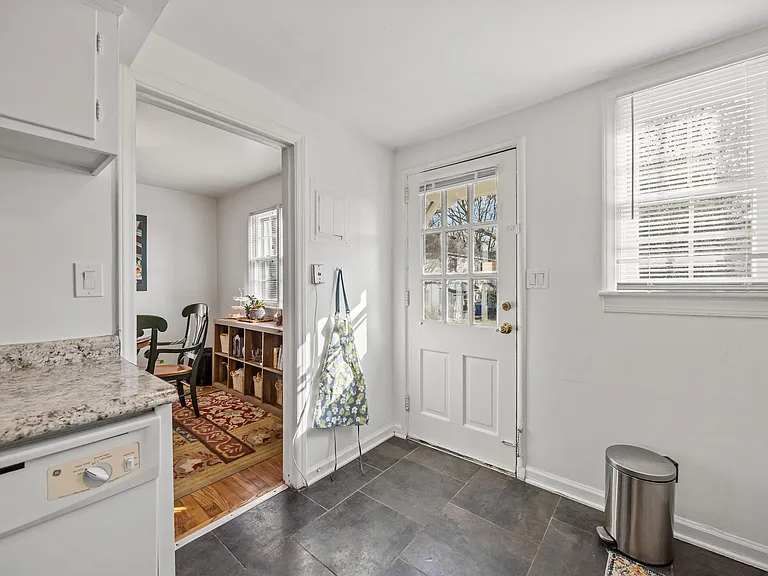 1030 Nichols Dr — Photo 11