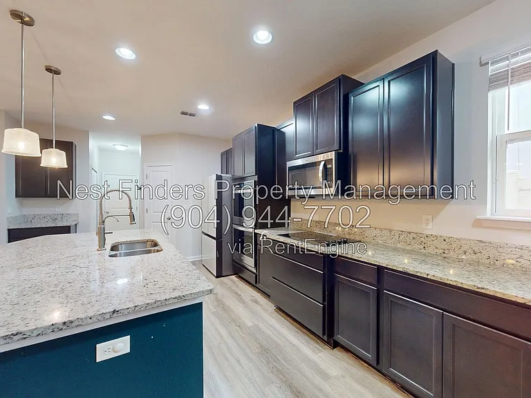 2704 Daylily Ln — Photo 12