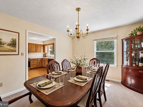 5th image of 102 Primrose Pl