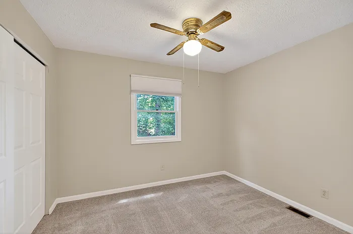 4631 Graceland Ave — Photo 33