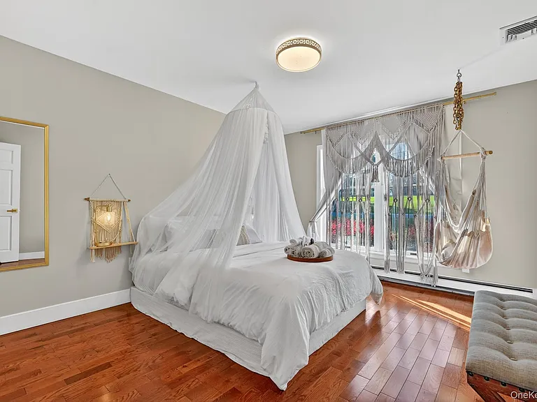 66 Murray Dr — Photo 24