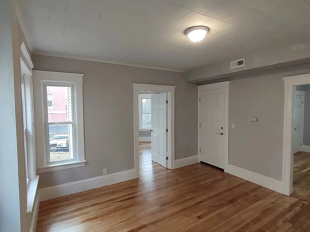 4 bed, 1350 sqft, $2,500 — Photo 4