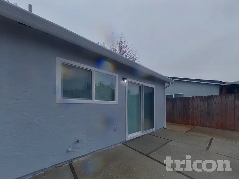 2308 Clinton Ct — Photo 15