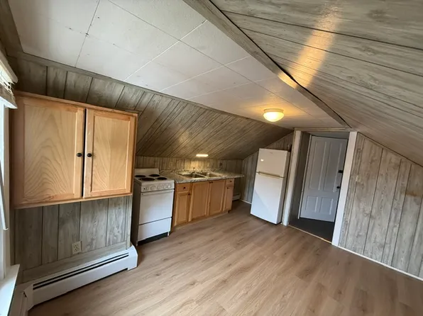 44 School St APT 6, Saco, ME 04072