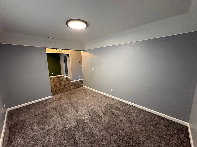 534 W Russell Ave — Photo 19