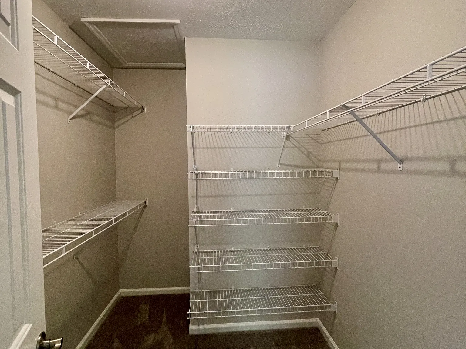 114 Warner Drive - 1 — Photo 3