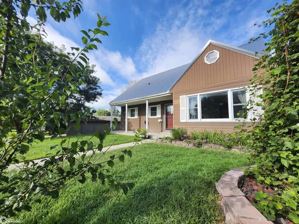 806 Forest Dr, Forest City, IA 50436