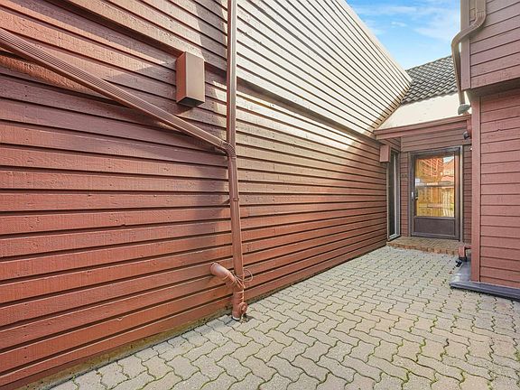3rd image of 500 Lessard Dr NW #18