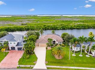 2964 Surfside Blvd, Cape Coral, FL 33914