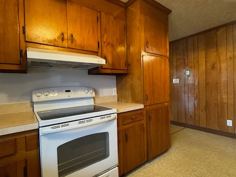 709 Luther Dr — Photo 4