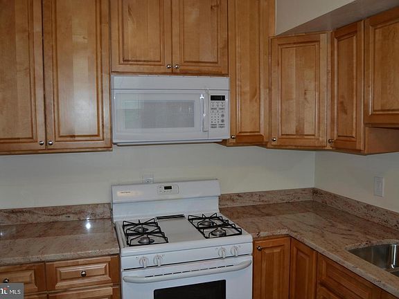 5th image of 742 Quince Orchard Blvd #20