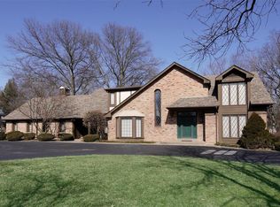 10487 Frontenac Woods Ln, Saint Louis, MO 63131