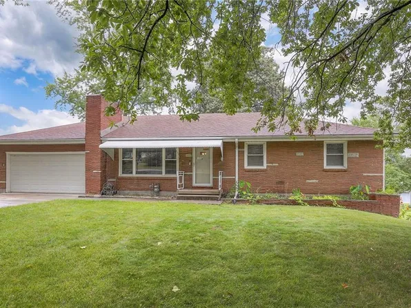 9006 Catherine Rd, Liberty, MO 64068
