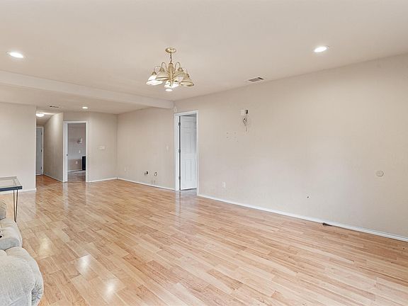5th image of 1101 Red Bud Dr