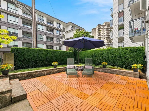 221 E 3rd St #3, North Vancouver, BC V7L 0C1