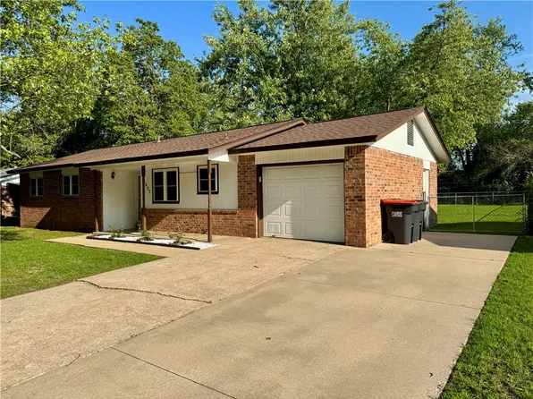 2407 Trudi Pl, Springdale, AR 72762