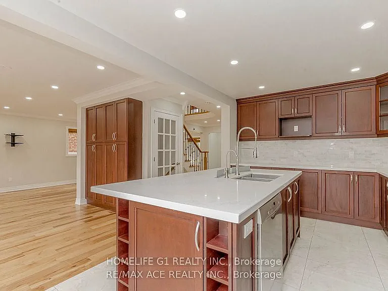 1319 Greenwood Cres — Photo 11