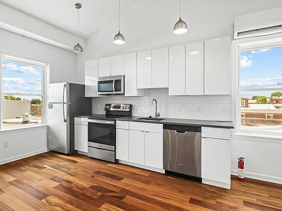4th image of 2442 Cedar St APT 3