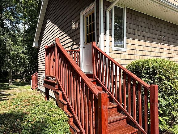 4th image of 7366 Surrey Dr