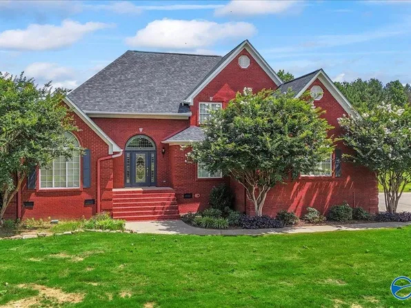 135 Villa Grande Dr, Albertville, AL 35950