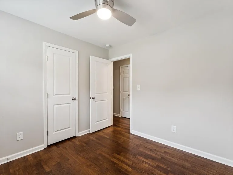 905 Clark St — Photo 10