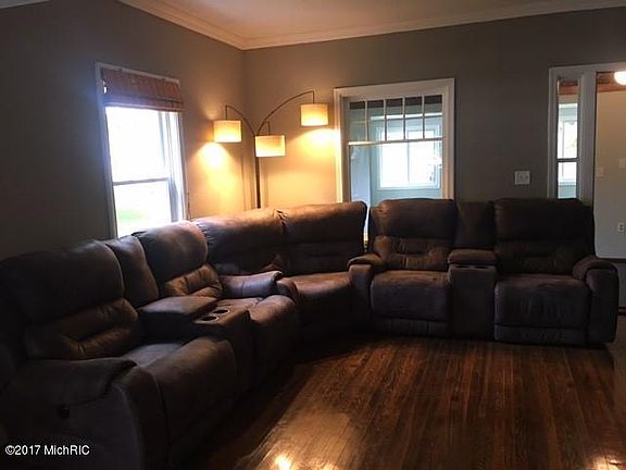 4th image of 2689 Memorial Dr