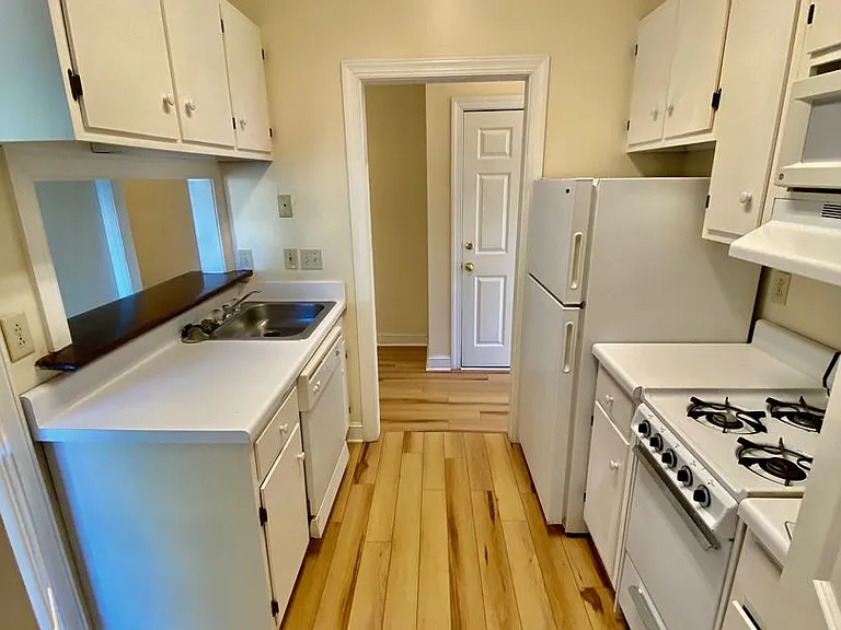328 N Madison St — Photo 27