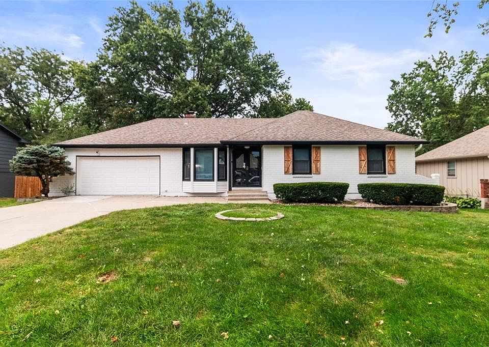 1st image of 211 SE Noeleen Ln