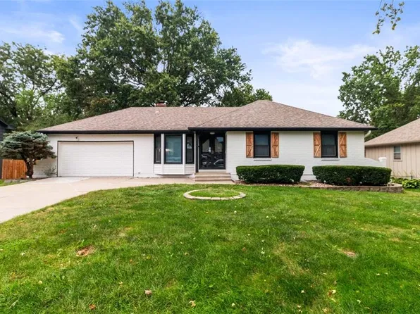 211 SE Noeleen Ln, Lees Summit, MO 64063