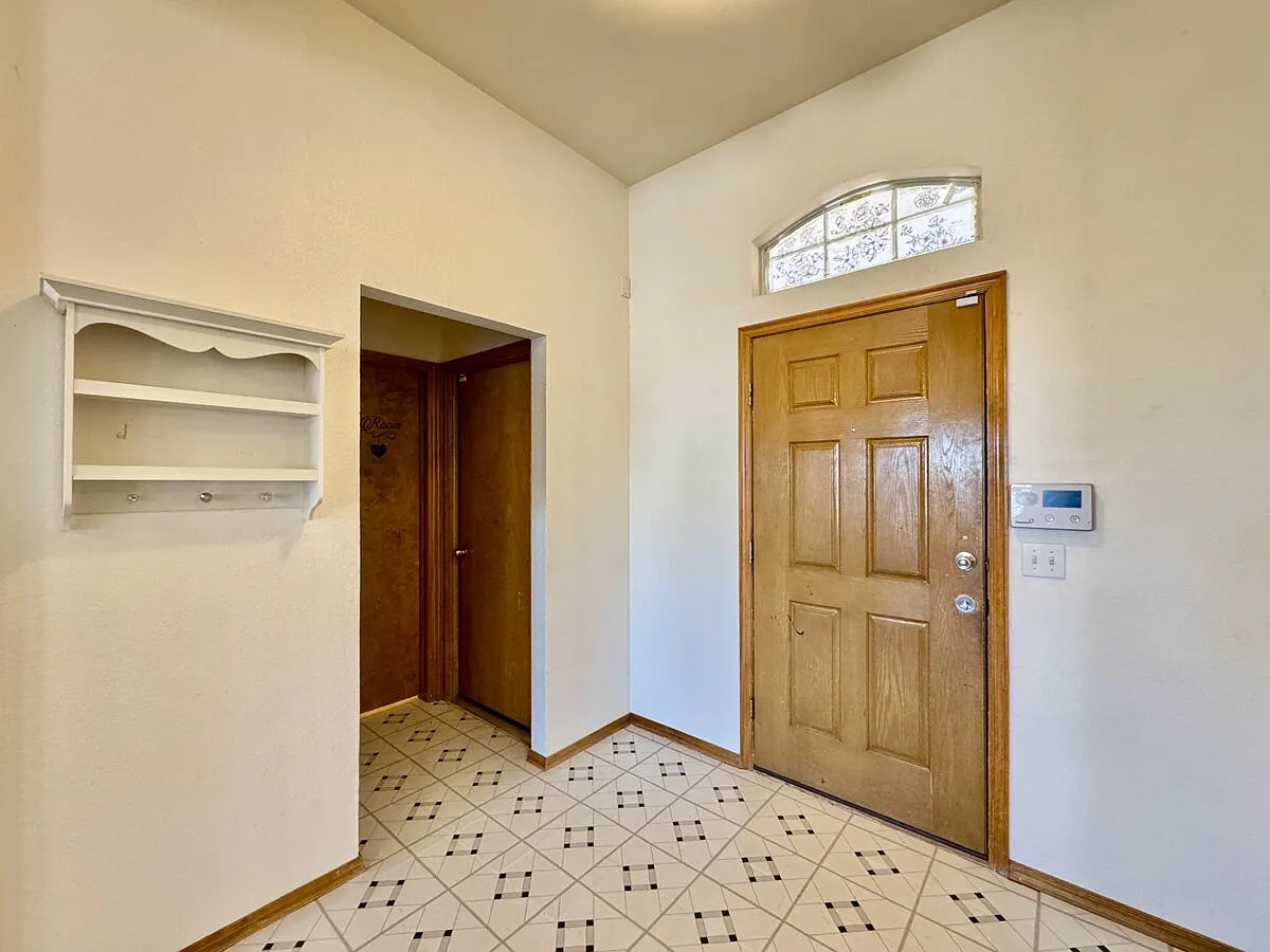 4 bed, 2.0 bath, 1893 sqft, $1,800 — Photo 4