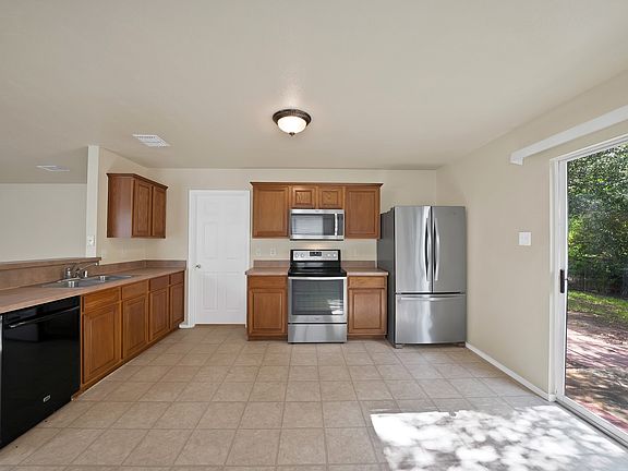 4th image of 1405 Oak Hollow Ln