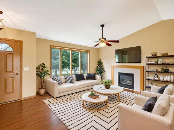6 Autumn Jade Ct, Madison, WI 53719