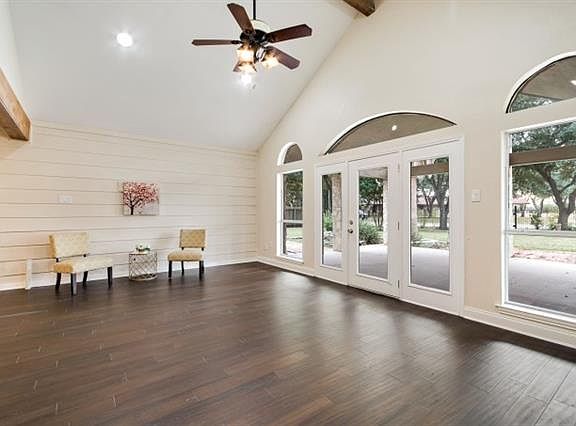 5th image of 515 Caribbean Dr