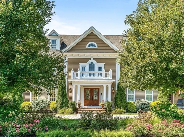 11 Village Ln, Needham, MA 02492