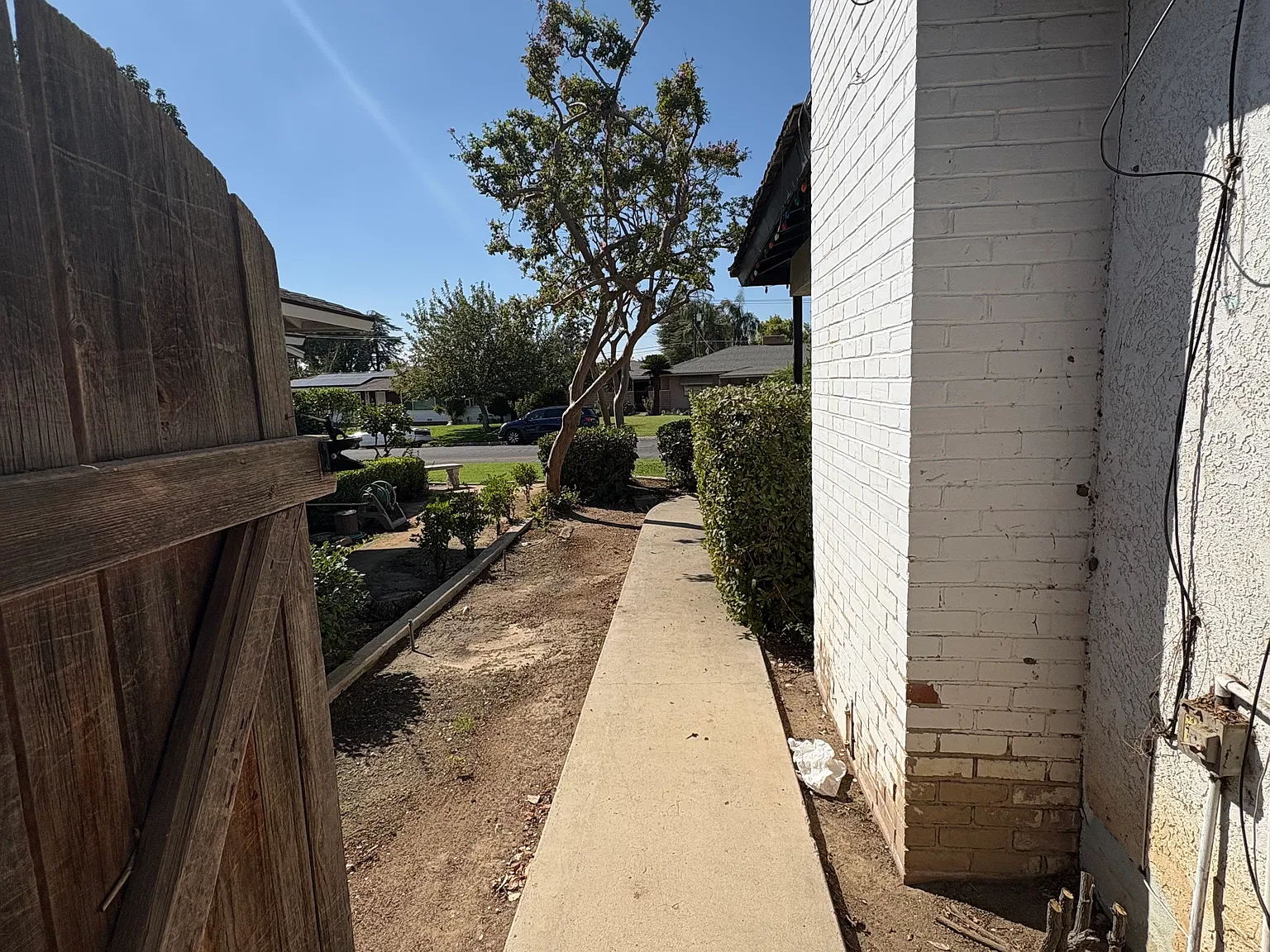 3 bed, 1369 sqft, $2,000 — Photo 4